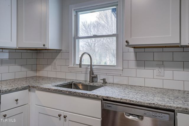 932 East Mountain View Road, Johnson City, TN 37601