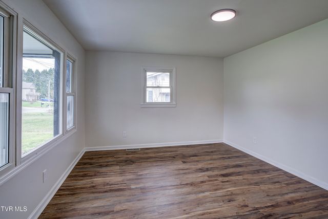 932 East Mountain View Road, Johnson City, TN 37601