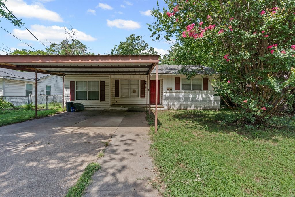 608 N Wood Street, Cleburne, TX 76033