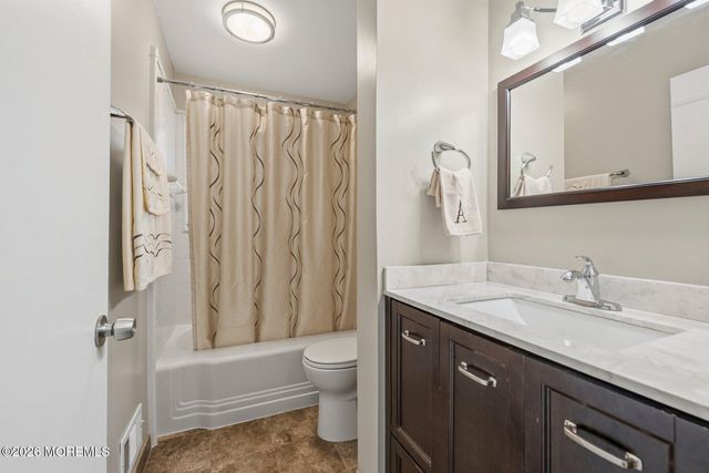 52 Galewood Drive 637, Matawan, NJ 07747
