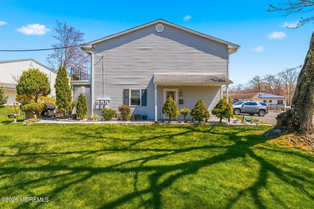 52 Galewood Drive 637, Matawan, NJ 07747