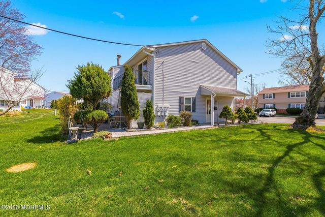 52 Galewood Drive 637, Matawan, NJ 07747