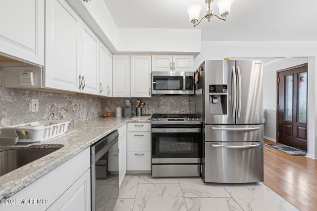 52 Galewood Drive 637, Matawan, NJ 07747