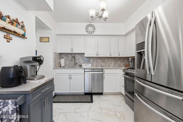 52 Galewood Drive 637, Matawan, NJ 07747