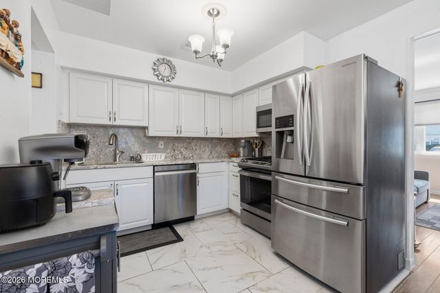 52 Galewood Drive 637, Matawan, NJ 07747