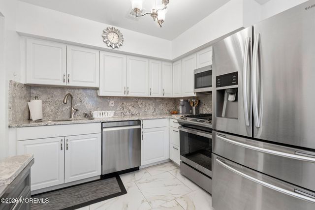 52 Galewood Drive 637, Matawan, NJ 07747