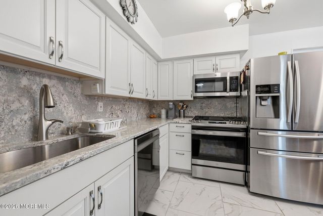 52 Galewood Drive 637, Matawan, NJ 07747