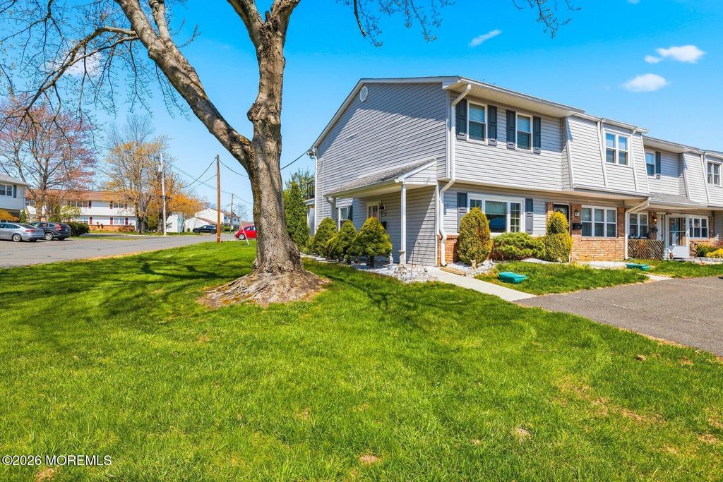 52 Galewood Drive 637, Matawan, NJ 07747