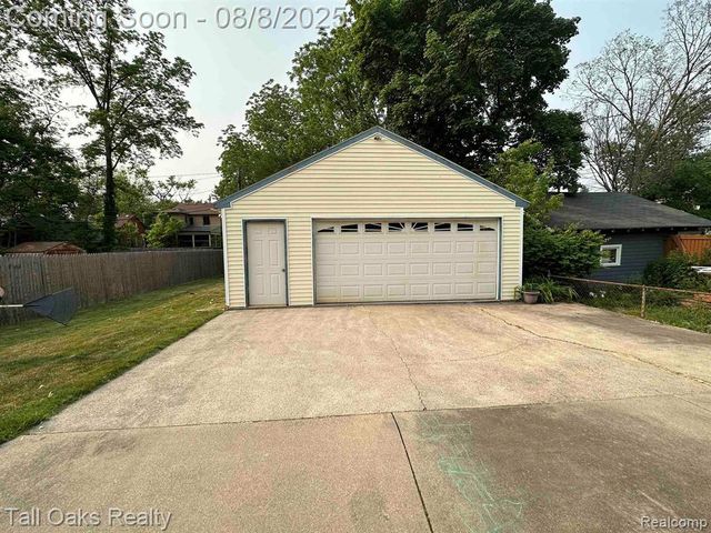 10 Wenonah Drive, Pontiac, MI 48341