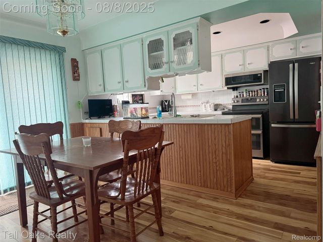 10 Wenonah Drive, Pontiac, MI 48341