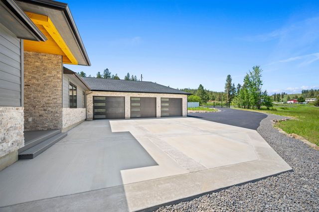19490 N Madison Rd, Mead, WA 99021