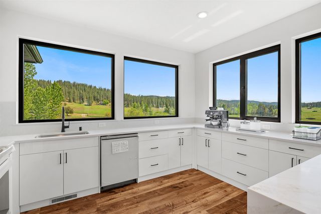 19490 N Madison Rd, Mead, WA 99021