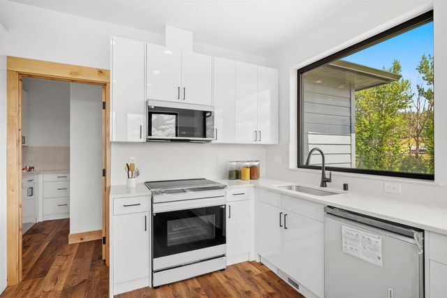 19490 N Madison Rd, Mead, WA 99021