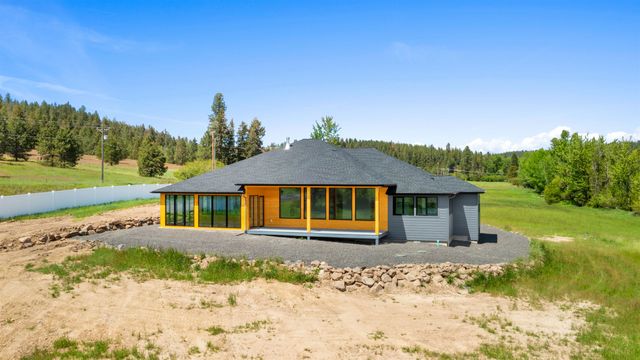 19490 N Madison Rd, Mead, WA 99021