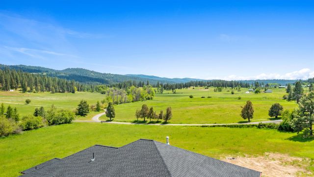 19490 N Madison Rd, Mead, WA 99021