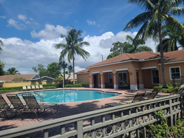 3561 Forest Hill Boulevard 71, Palm Springs, FL 33406