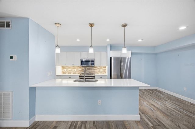 9481 HIGHLAND OAK DRIVE 802, Tampa, FL 33647