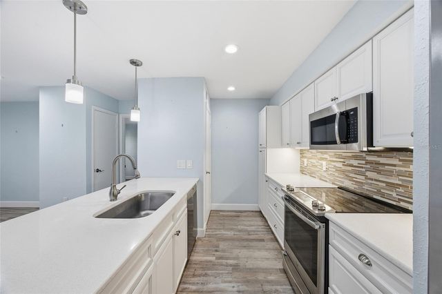 9481 HIGHLAND OAK DRIVE 802, Tampa, FL 33647