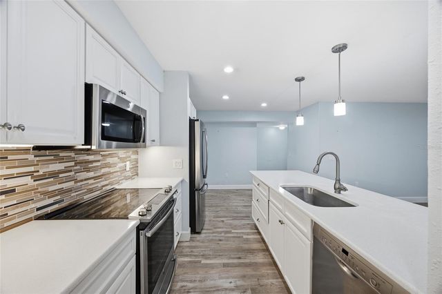 9481 HIGHLAND OAK DRIVE 802, Tampa, FL 33647