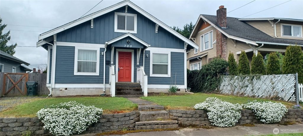 725 NW New York Avenue, Chehalis, WA 98532