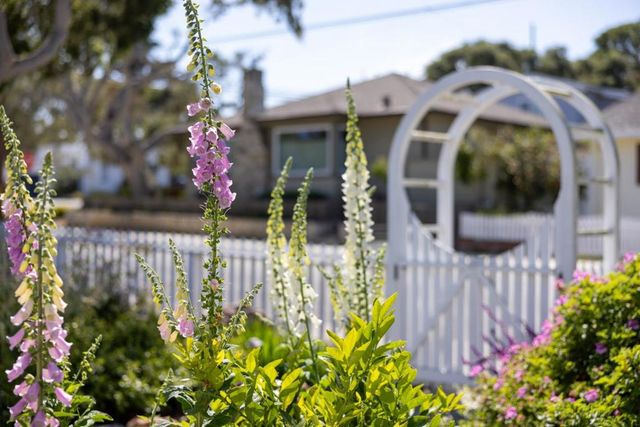 315 Willow Street, Pacific Grove, CA 93950