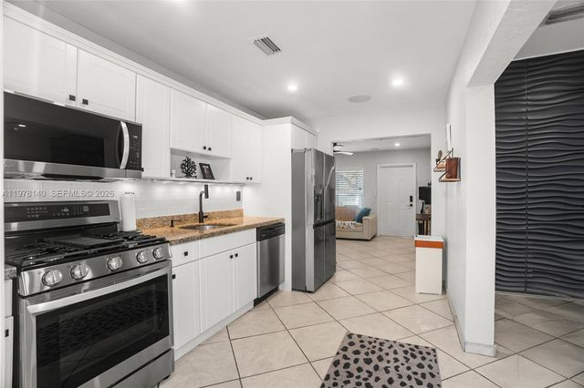 5324 NE 3rd Ter, Oakland Park, FL 33334