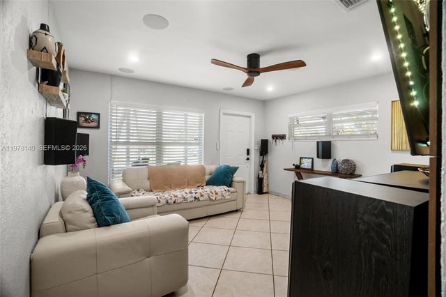 5324 NE 3rd Ter, Oakland Park, FL 33334