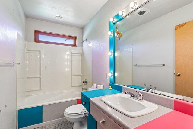 W151S9940 Thode DRIVE, Muskego, WI 53150