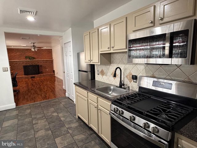 9 WARDOR AVE, New Castle, DE 19720