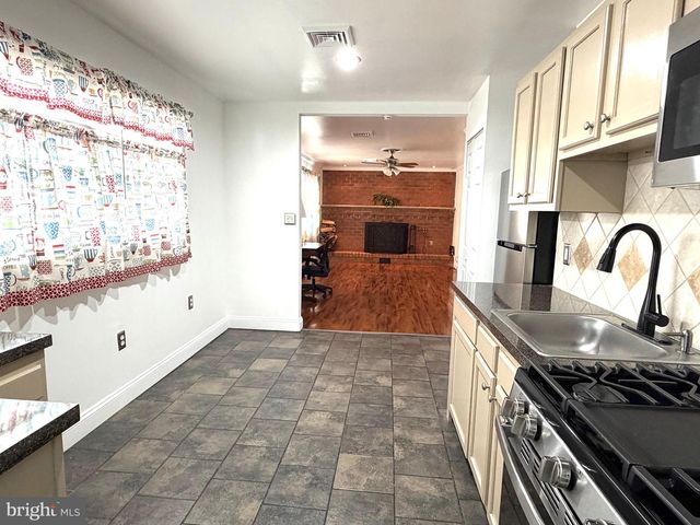 9 WARDOR AVE, New Castle, DE 19720