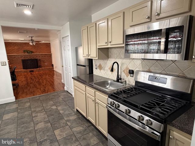 9 WARDOR AVE, New Castle, DE 19720