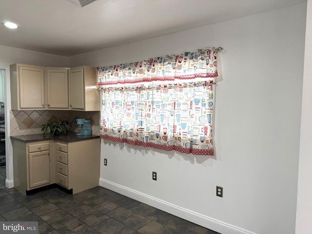 9 WARDOR AVE, New Castle, DE 19720