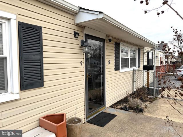 9 WARDOR AVE, New Castle, DE 19720