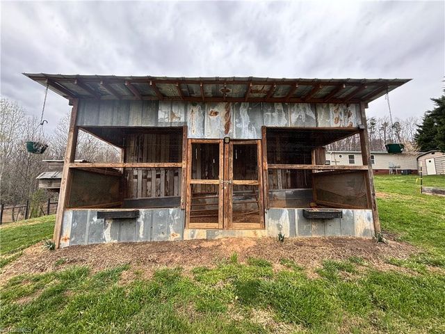 120 Ivy Green Lane, Lowgap, NC 27024