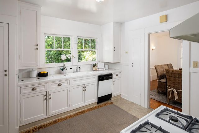 1344 Magnolia Avenue, San Carlos, CA 94070