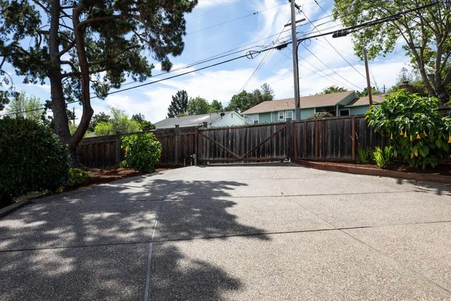 1344 Magnolia Avenue, San Carlos, CA 94070