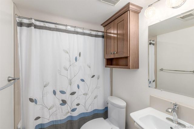 1470 S Quebec Way 123, Denver, CO 80231