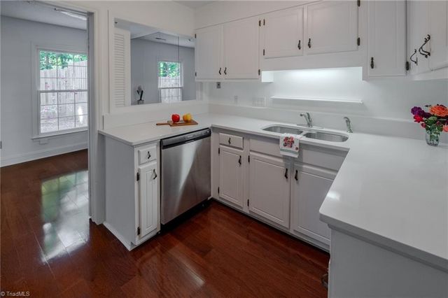2696 Saint Johns Place, Winston-salem, NC 27106