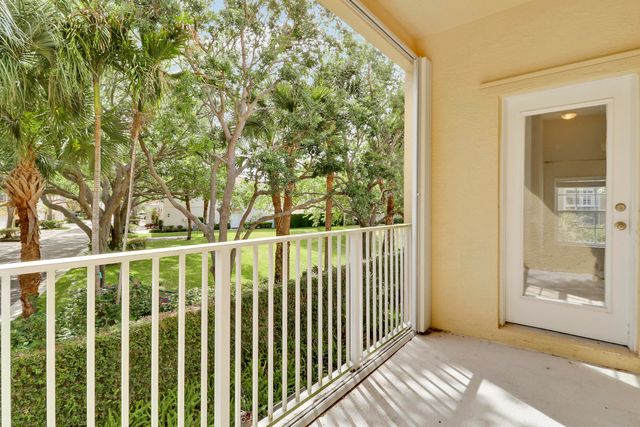 104 Lighthouse Circle H-2, Tequesta, FL 33469