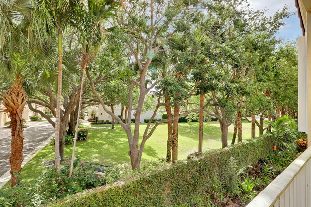 104 Lighthouse Circle H-2, Tequesta, FL 33469