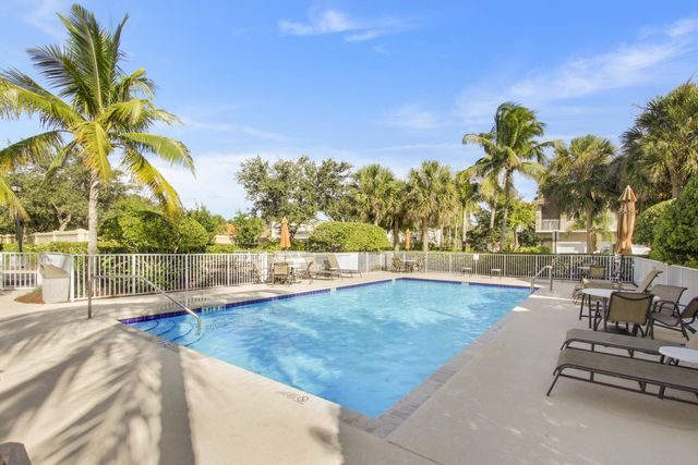 104 Lighthouse Circle H-2, Tequesta, FL 33469
