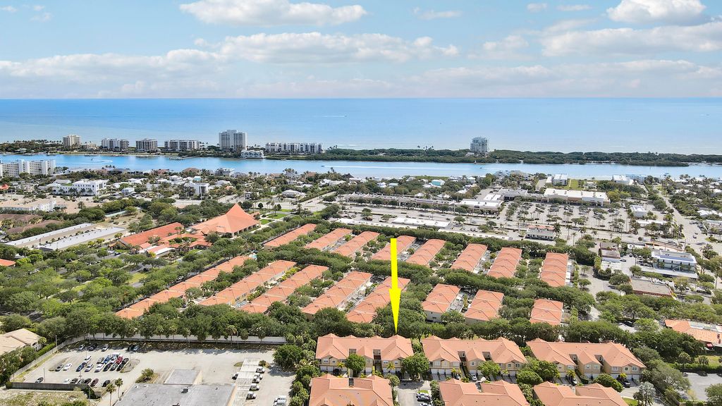 104 Lighthouse Circle H-2, Tequesta, FL 33469