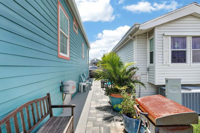 946 Nettles Boulevard, Jensen Beach, FL 34957