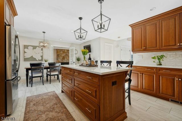 1 Laurel Ct, Oakland Boro, NJ 07436