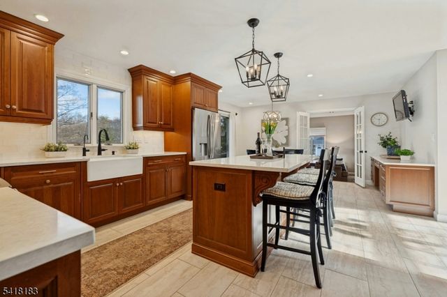 1 Laurel Ct, Oakland Boro, NJ 07436