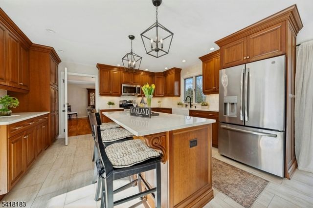 1 Laurel Ct, Oakland Boro, NJ 07436