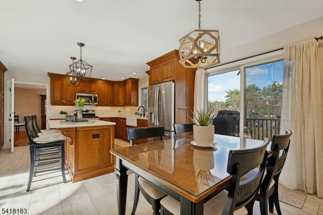 1 Laurel Ct, Oakland Boro, NJ 07436