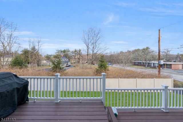 1 Laurel Ct, Oakland Boro, NJ 07436