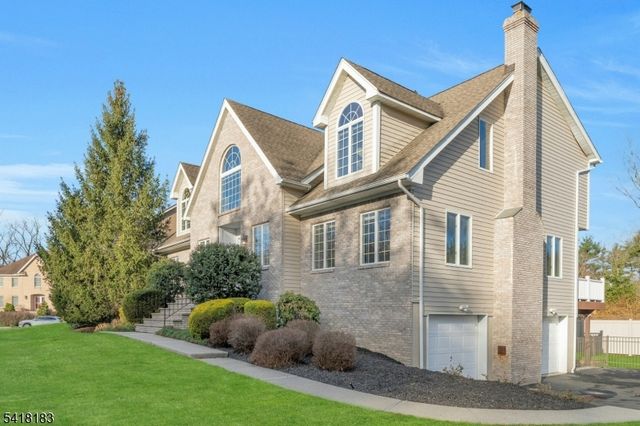 1 Laurel Ct, Oakland Boro, NJ 07436