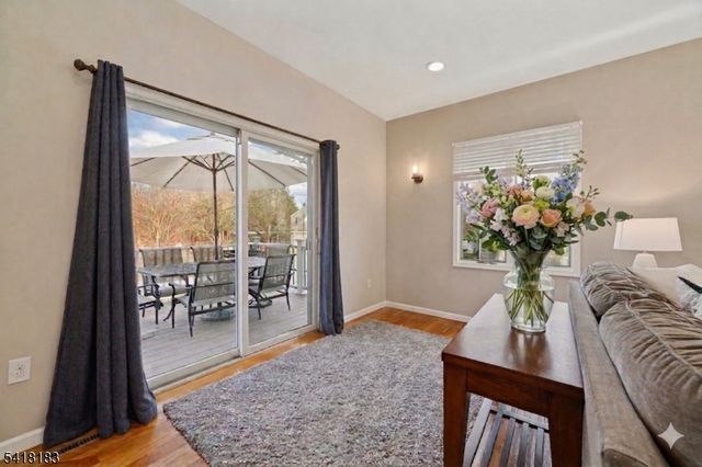 1 Laurel Ct, Oakland Boro, NJ 07436